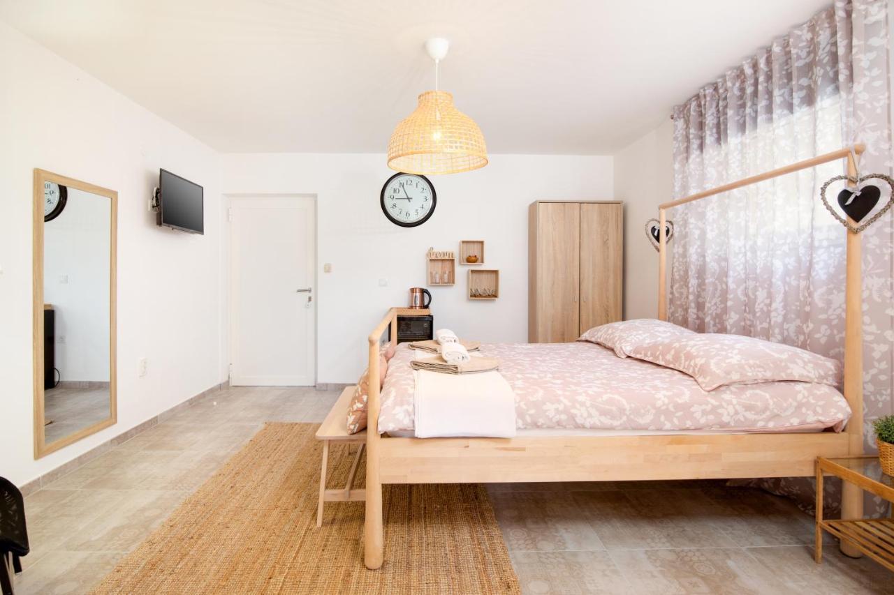 Apartments And Rooms Jakic ميدولين المظهر الخارجي الصورة