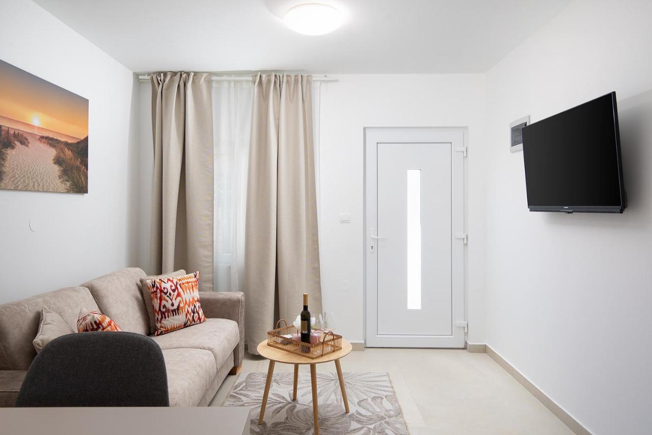 Apartments And Rooms Jakic ميدولين المظهر الخارجي الصورة