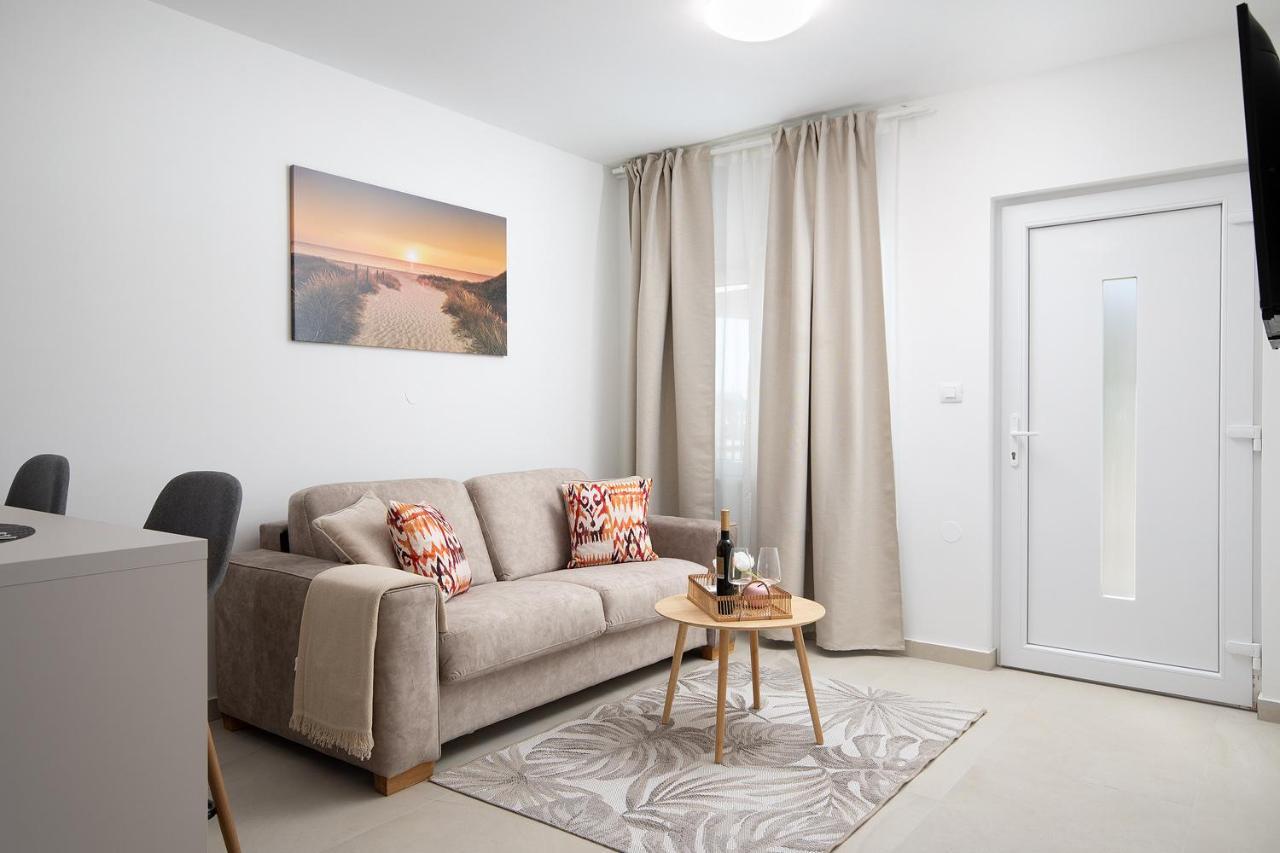 Apartments And Rooms Jakic ميدولين المظهر الخارجي الصورة