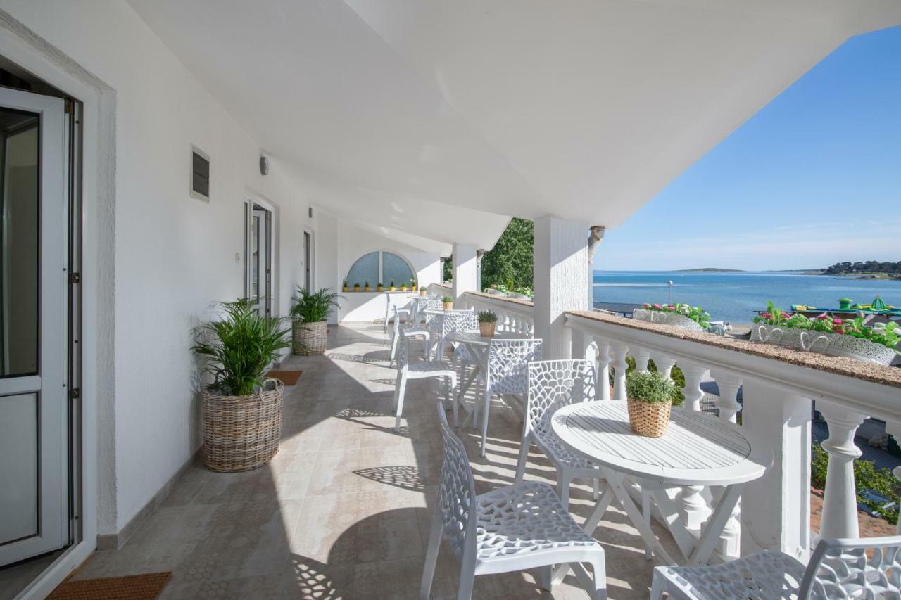 Apartments And Rooms Jakic ميدولين المظهر الخارجي الصورة